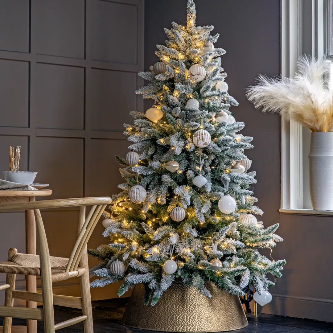 Christmas Day Delight: Interior Design Tips for Creating a Magical Home Setting - GLAL UK